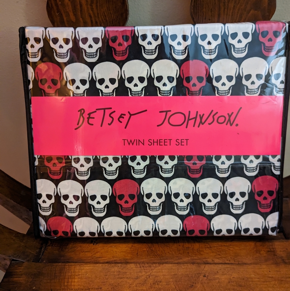 Betsey Johnson twin skull sheets